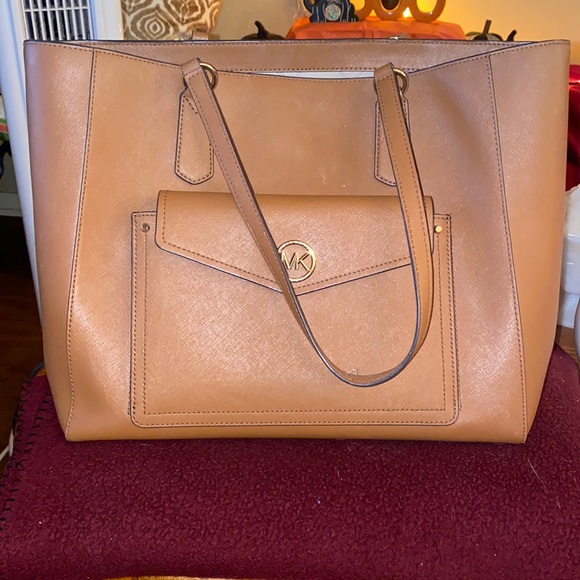Michael Kors Purse - Picture 1 of 3